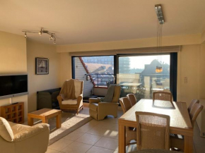 Apartment with lateral sea view in Nieuwpoort